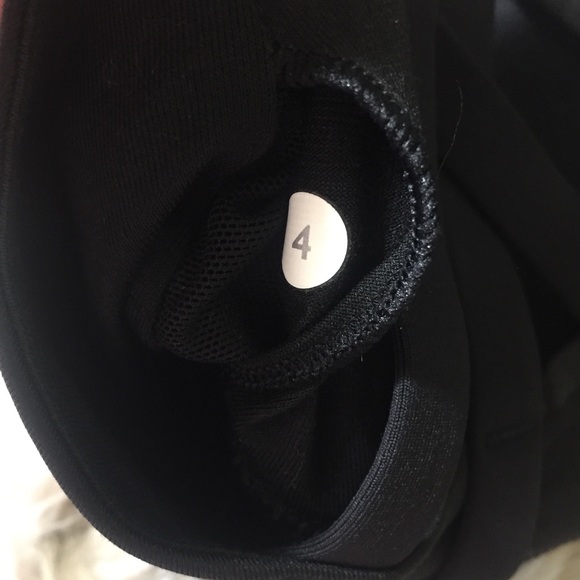 Lululemon gray black floral sports bra 4 - Picture 5 of 8